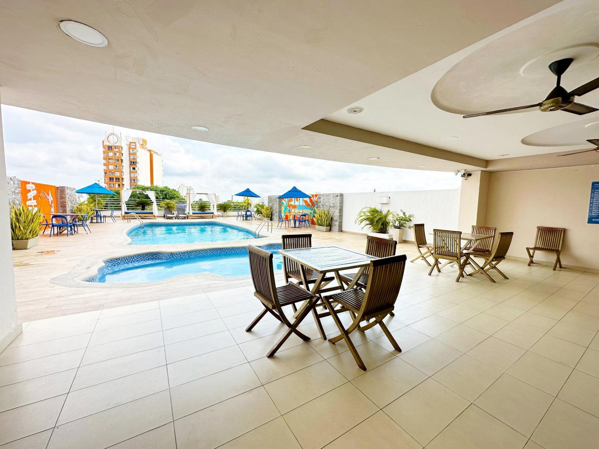 Howard Johnson By Wyndham Barranquilla Versalles Hotel Exterior photo